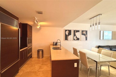 Condo in Miami, Florida, 1 bedroom  № 2035435 - photo 29