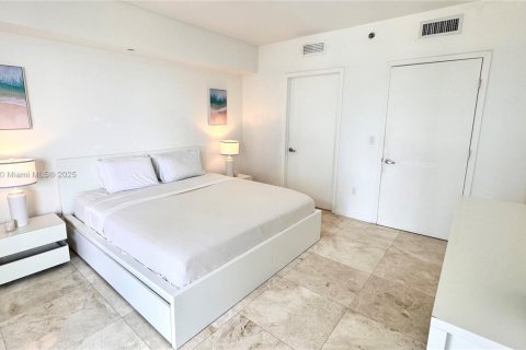 Condo in Miami, Florida, 1 bedroom  № 2035435 - photo 7