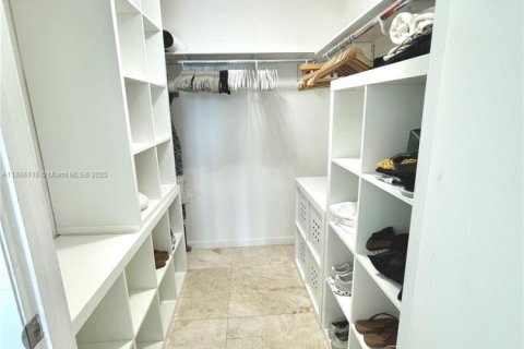 Condo in Miami, Florida, 1 bedroom  № 2035435 - photo 14