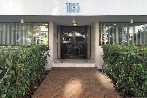 Condominio en venta en Miami Beach, Florida, 1 dormitorio, 67.17 m2 № 1983341 - foto 1