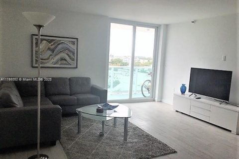 Condominio en venta en Miami Beach, Florida, 1 dormitorio, 67.17 m2 № 1983341 - foto 2
