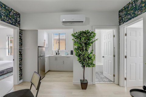 Снять в аренду квартиру в Майами, Флорида 2 спальни, 69.68м2, № 1955519 - фото 1