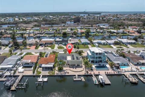 Villa ou maison à vendre à New Port Richey, Floride: 4 chambres, 245.35 m2 № 1681984 - photo 1
