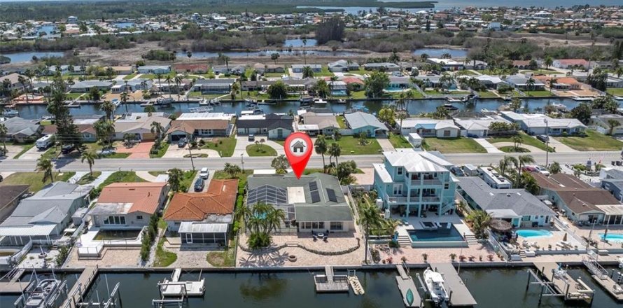 Villa ou maison à New Port Richey, Floride 4 chambres, 245.35 m2 № 1681984