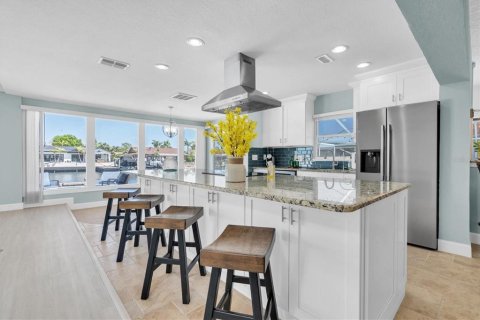 Villa ou maison à vendre à New Port Richey, Floride: 4 chambres, 245.35 m2 № 1681984 - photo 13