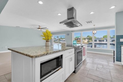 Villa ou maison à vendre à New Port Richey, Floride: 4 chambres, 245.35 m2 № 1681984 - photo 14