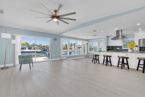 Villa ou maison à vendre à New Port Richey, Floride: 4 chambres, 245.35 m2 № 1681984 - photo 11