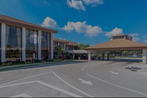 Condo in Pembroke Pines, Florida, 2 bedrooms  № 2068737 - photo 10