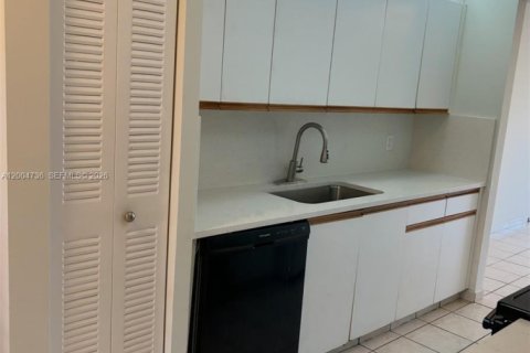 Condo in Pembroke Pines, Florida, 2 bedrooms  № 2068737