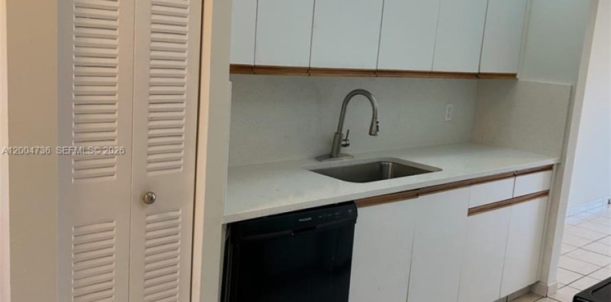 Condo in Pembroke Pines, Florida, 2 bedrooms  № 2068737