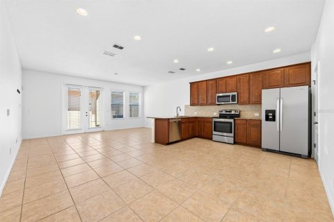 Townhouse in Windermere, Florida 4 bedrooms, 177.44 sq.m. № 2221132 - photo 2