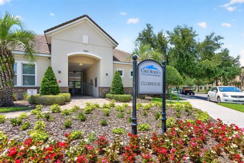 Townhouse in Windermere, Florida 4 bedrooms, 177.44 sq.m. № 2221132 - photo 30