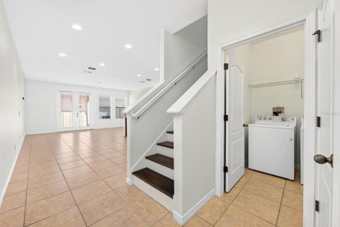 Townhouse in Windermere, Florida 4 bedrooms, 177.44 sq.m. № 2221132 - photo 14