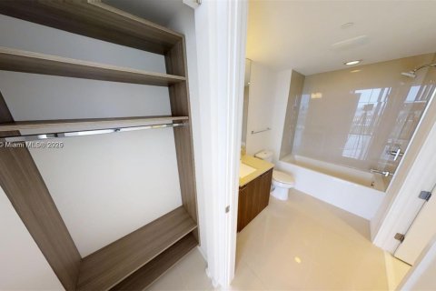 Купить кондоминиум в Дорал, Флорида 2 спальни, 89.28м2, № 1985000 - фото 8