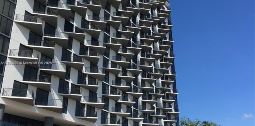 Кондоминиум с 2 спальнями в Дорал, Флорида № 1985000