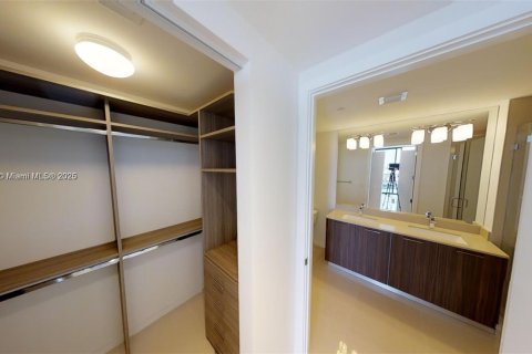 Купить кондоминиум в Дорал, Флорида 2 спальни, 89.28м2, № 1985000 - фото 15