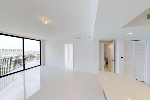 Купить кондоминиум в Дорал, Флорида 2 спальни, 89.28м2, № 1985000 - фото 11