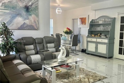 Купить виллу или дом в Майами, Флорида 3 спальни, 147.16м2, № 1997641 - фото 11