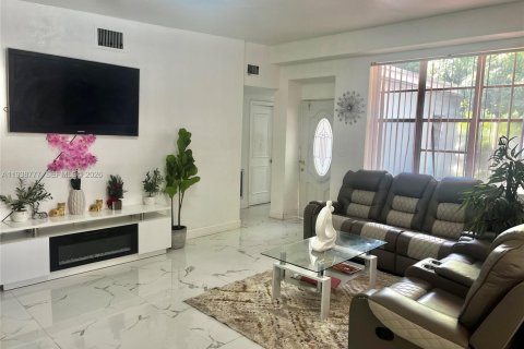Купить виллу или дом в Майами, Флорида 3 спальни, 147.16м2, № 1997641 - фото 7