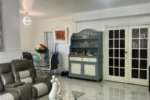 Купить виллу или дом в Майами, Флорида 3 спальни, 147.16м2, № 1997641 - фото 9