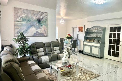 Купить виллу или дом в Майами, Флорида 3 спальни, 147.16м2, № 1997641 - фото 12