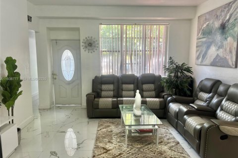 Купить виллу или дом в Майами, Флорида 3 спальни, 147.16м2, № 1997641 - фото 10