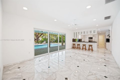 Casa en venta en Pinecrest, Florida, 5 dormitorios, 297.57 m2 № 1936607 - foto 11