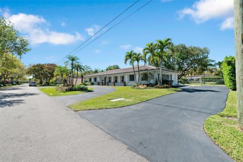 Villa ou maison à vendre à Pinecrest, Floride: 5 chambres, 297.57 m2 № 1936607 - photo 3