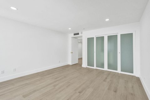 Купить кондоминиум в Норт-Палм-Бич, Флорида 6 комнат, 175.03м2, № 2083653 - фото 29