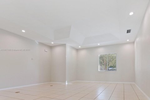 Снять в аренду виллу или дом в Пайнкрест, Флорида 4 спальни, 213.58м2, № 1972908 - фото 7