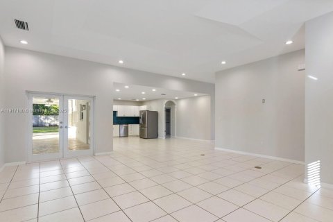 Снять в аренду виллу или дом в Пайнкрест, Флорида 4 спальни, 213.58м2, № 1972908 - фото 3