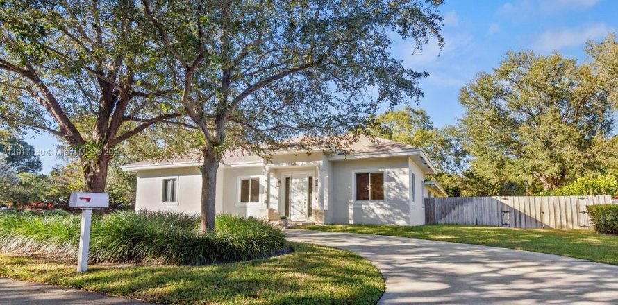 Дом в Пайнкрест, Флорида 4 спальни, 213.58м2 № 1972908