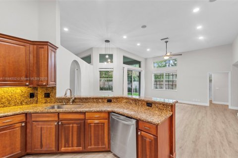 Casa en venta en Weston, Florida, 5 dormitorios, 281.22 m2 № 1839205 - foto 15