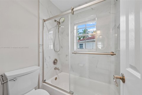 Casa en venta en Weston, Florida, 5 dormitorios, 281.22 m2 № 1839205 - foto 30