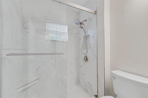 Casa en venta en Weston, Florida, 5 dormitorios, 281.22 m2 № 1839205 - foto 26