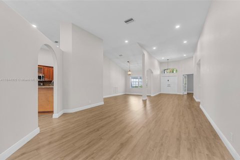 Casa en venta en Weston, Florida, 5 dormitorios, 281.22 m2 № 1839205 - foto 12
