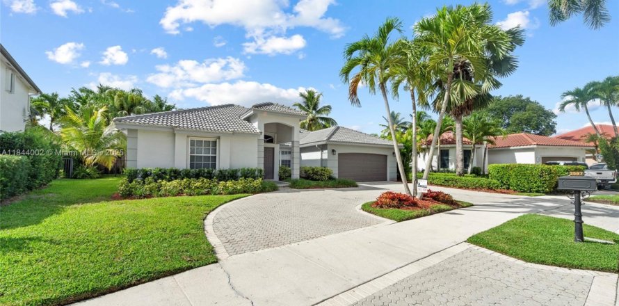 Casa en Weston, Florida 5 dormitorios, 281.22 m2 № 1839205