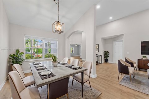 Casa en venta en Weston, Florida, 5 dormitorios, 281.22 m2 № 1839205 - foto 7