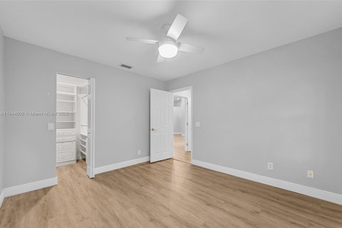Casa en venta en Weston, Florida, 5 dormitorios, 281.22 m2 № 1839205 - foto 28