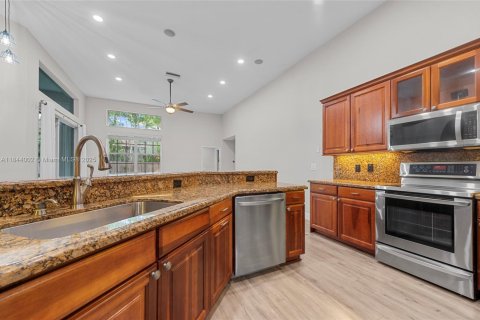 Casa en venta en Weston, Florida, 5 dormitorios, 281.22 m2 № 1839205 - foto 14