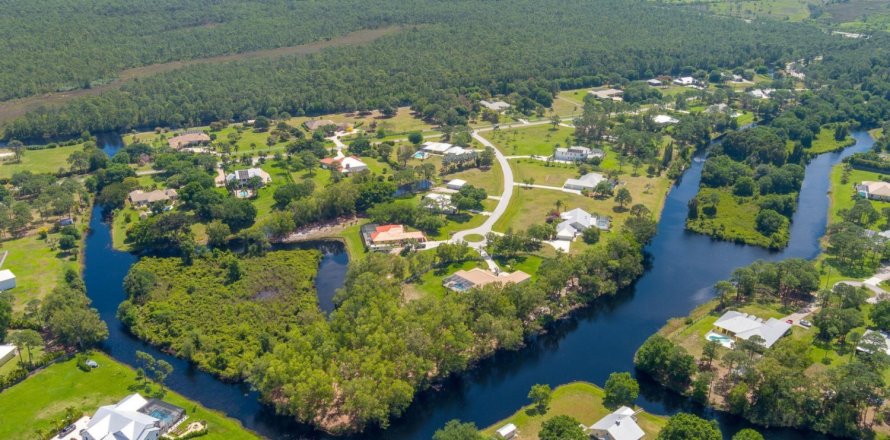 House in Palm City, Florida 3 bedrooms, 224.08 sq.m. № 1099112