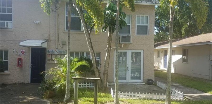 Propiedad comercial en Fort Lauderdale, Florida 190.64 m2 № 579009