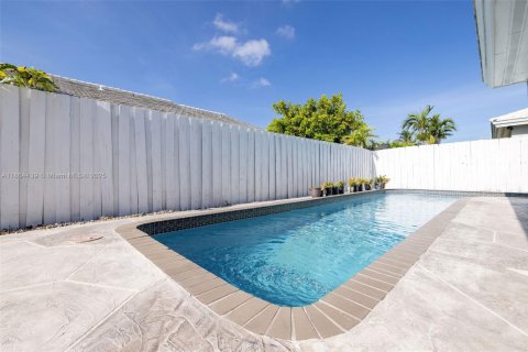 House in Miami, Florida 4 bedrooms, 149.11 sq.m. № 1893177 - photo 25