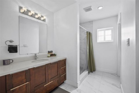 House in Miami, Florida 4 bedrooms, 149.11 sq.m. № 1893177 - photo 14
