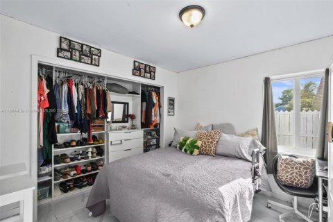 House in Miami, Florida 4 bedrooms, 149.11 sq.m. № 1893177 - photo 19