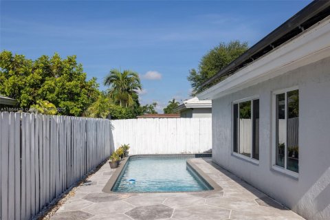 House in Miami, Florida 4 bedrooms, 149.11 sq.m. № 1893177 - photo 26