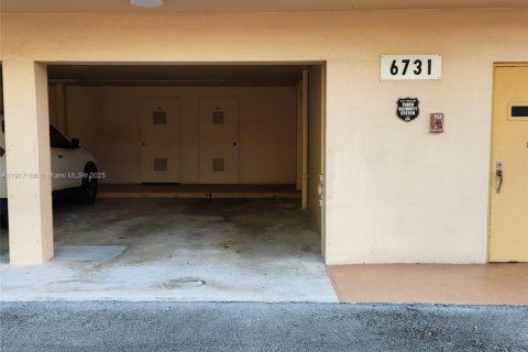 Купить кондоминиум в Плантация, Флорида 2 спальни, 115.38м2, № 1972903 - фото 2