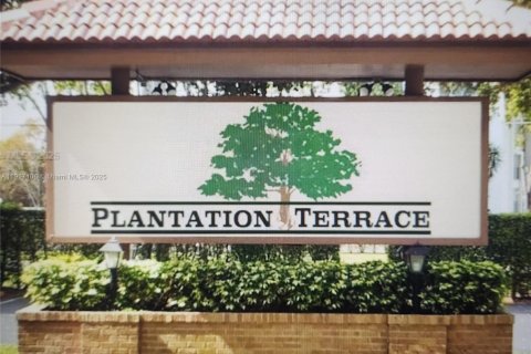 Купить кондоминиум в Плантация, Флорида 2 спальни, 115.38м2, № 1972903 - фото 1