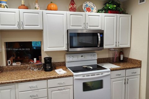 Купить кондоминиум в Плантация, Флорида 2 спальни, 115.38м2, № 1972903 - фото 9