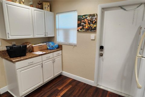 Купить кондоминиум в Плантация, Флорида 2 спальни, 115.38м2, № 1972903 - фото 11